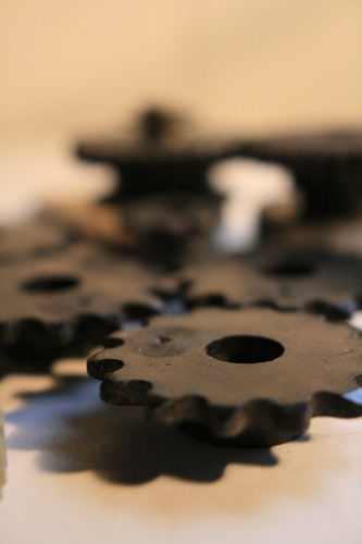 [Picture: Cogs 12: front in focus, narrow depth of field]