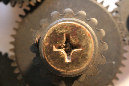 [Picture: Cogs 18: brass screw From above]