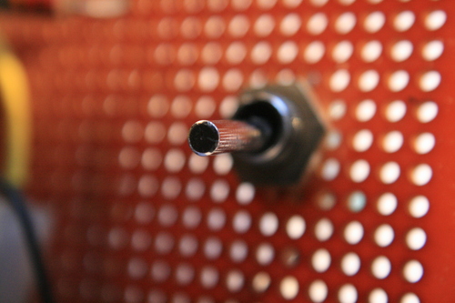 [Picture: electronic toggle switch 4: top of the toggle]