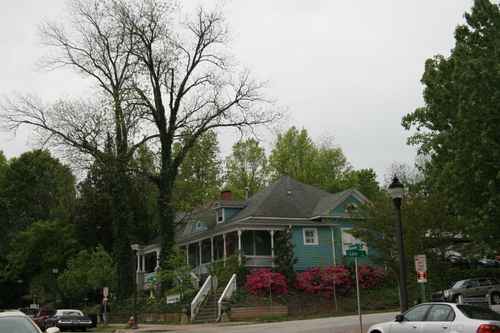 [Picture: North Carolina House with trees]