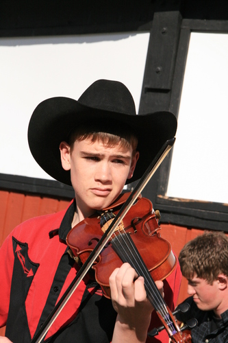 [Picture: Banf BBQ fiddler boy]