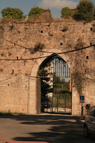 [Picture: Gate in Pisa city walls 1]