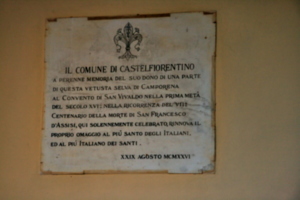 [Picture: Plaque in the small chapel of San Vivaldo]