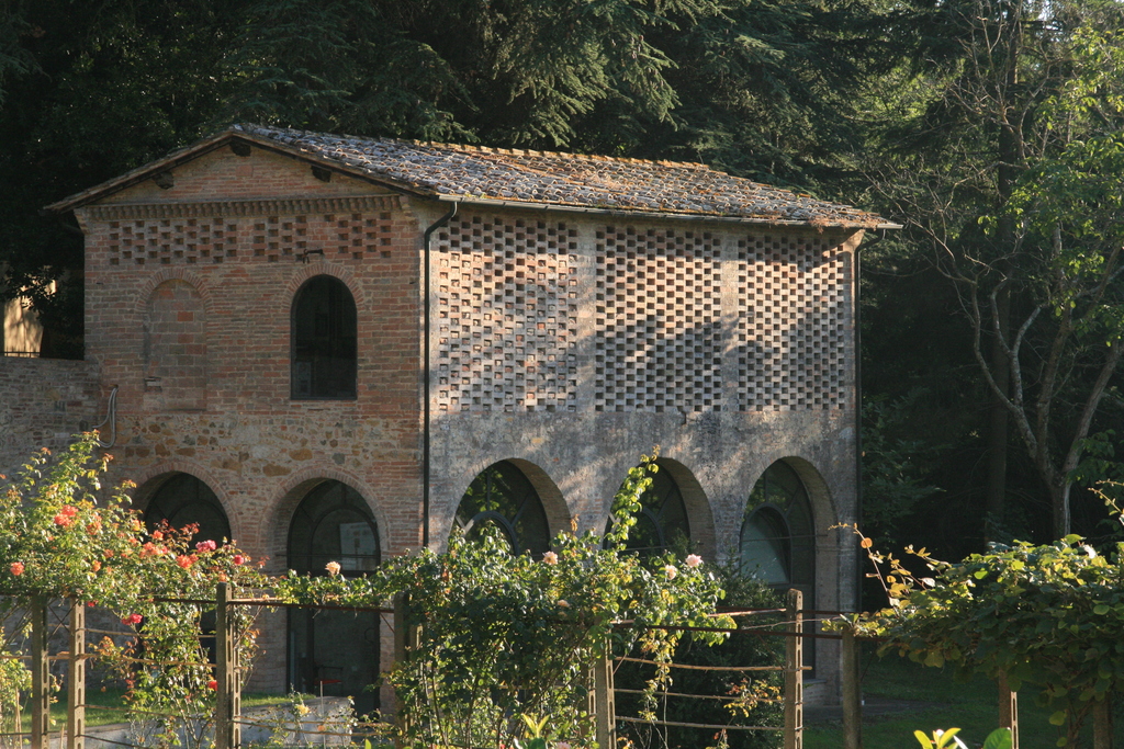 [Picture: Monastery building in Tuscany]