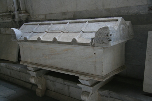 [Picture: late Roman stone coffin]