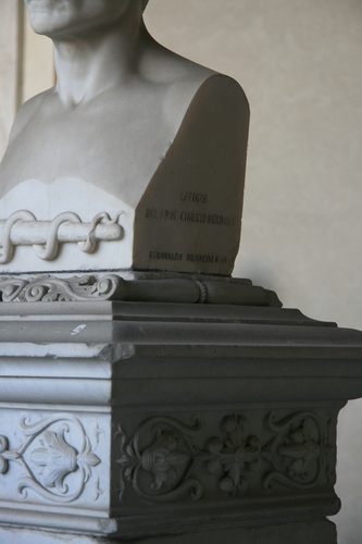 [Picture: Bust of Prof. Giorgio Regnoli 2]