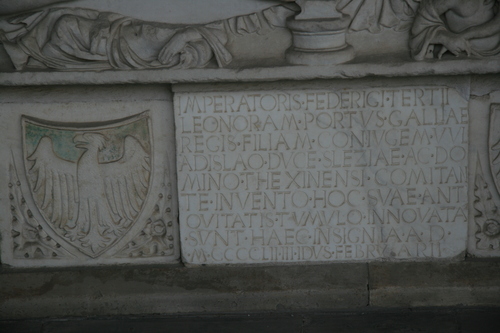 [Picture: Sarcophagus with inscription 2]