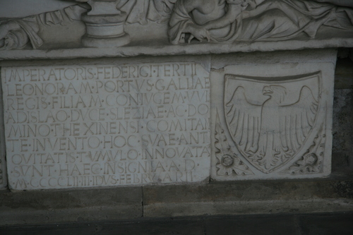 [Picture: Sarcophagus with inscription 3]