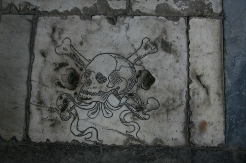 [Picture: Stylized Skull and Crossbones 2]
