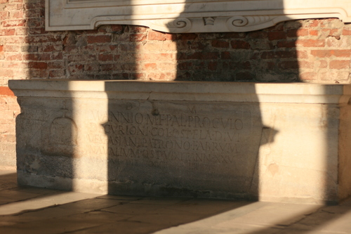 [Picture: Roman sarcophagus 1900 years old]