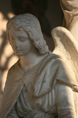 [Picture: Monumental angel 1]