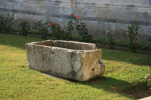 [Picture: Sarcophagus with Roses]