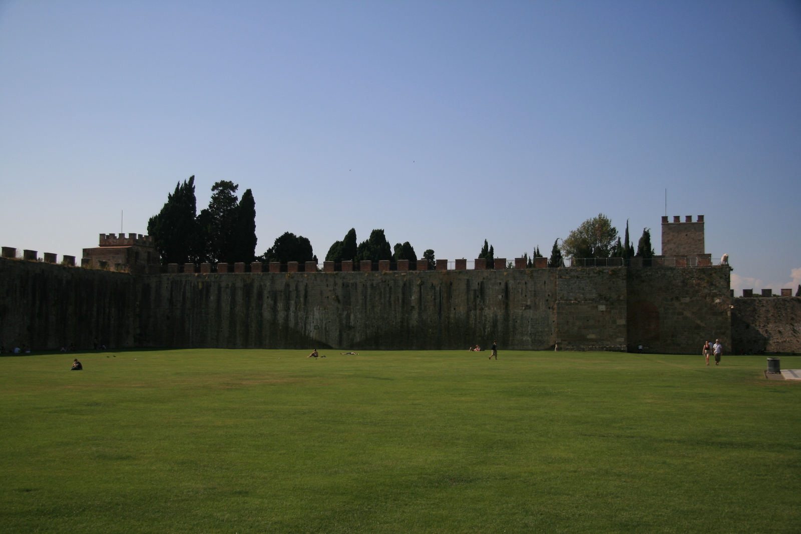 [Picture: Field of Dreams: the castle walls 2]