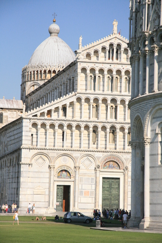 [Picture: Cathedral entrance 2]