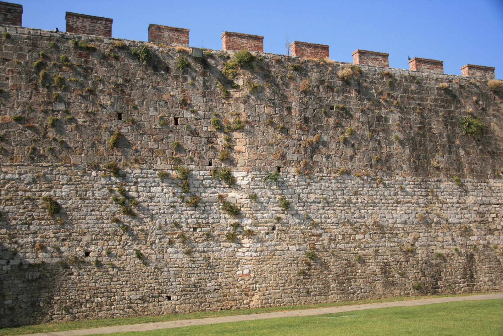 [Picture: City wall]