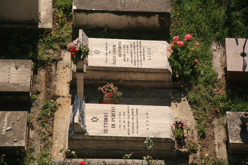 [Picture: Jewish Cemetary 9: two graves]