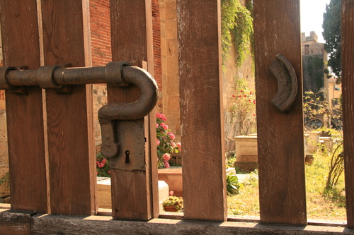 [Picture: Jewish Cemetary 36: Locked]