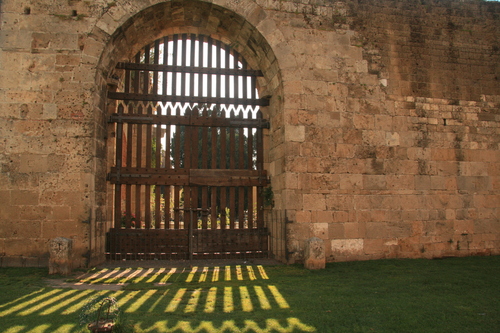 [Picture: Jewish Cemetary 37: the gate]