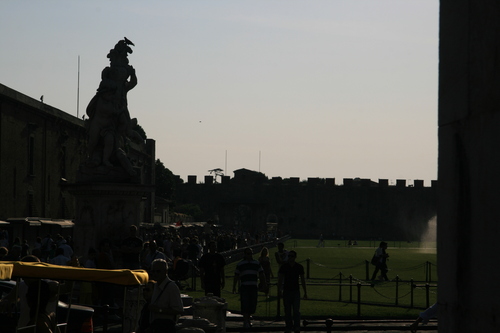 [Picture: Evening crowds]