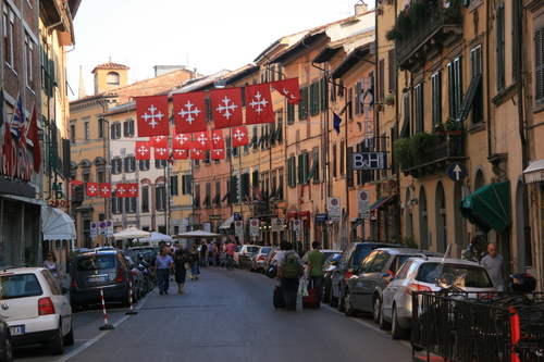 [Picture: Pisa street scene]