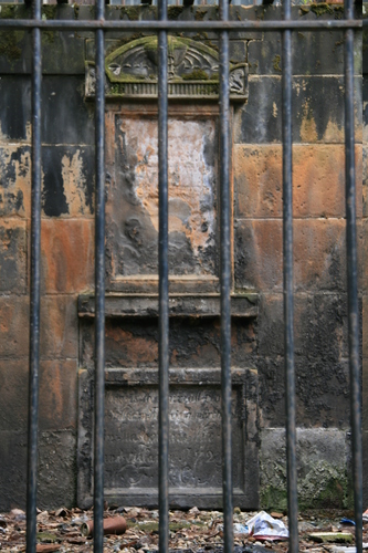 [Picture: Tomb in a cage 1]