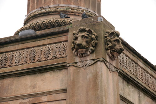 [Picture: George Square 3: Lion’s head with pigeons]