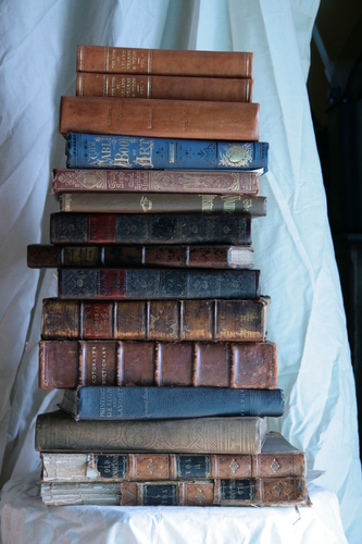 [Picture: Pile of old books N]