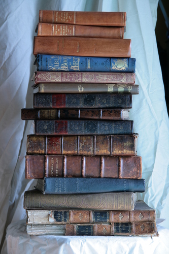 [Picture: Pile of old books N]