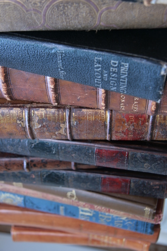 [Picture: Pile of old books N]