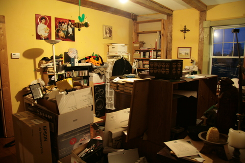 [Picture: Liam’s Untidy Office N]