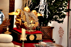 [picture: Golden Head in a Shrine]