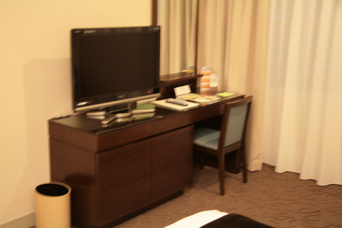 [Picture: Hotel Room 4: desl]