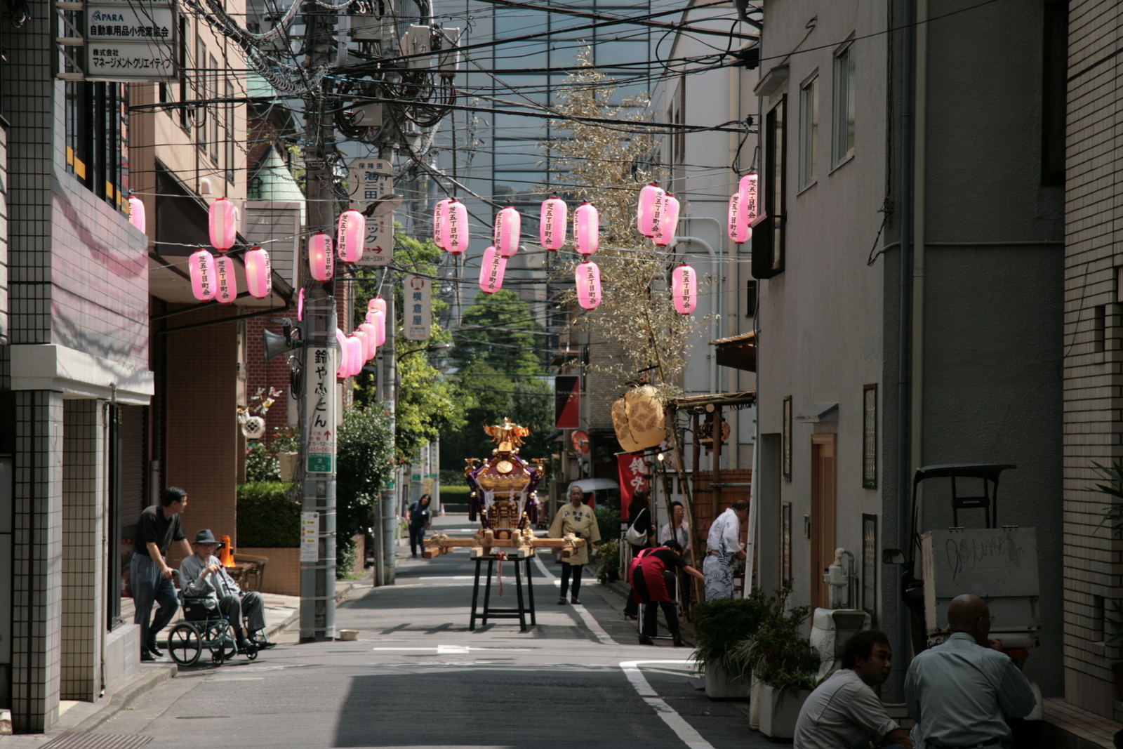 [Picture: Lanterns and Mikoshi 3]