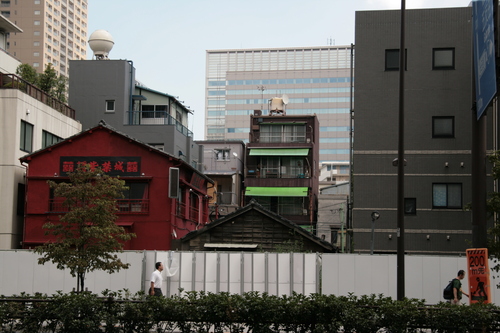 [Picture: Japanese apartments 1]
