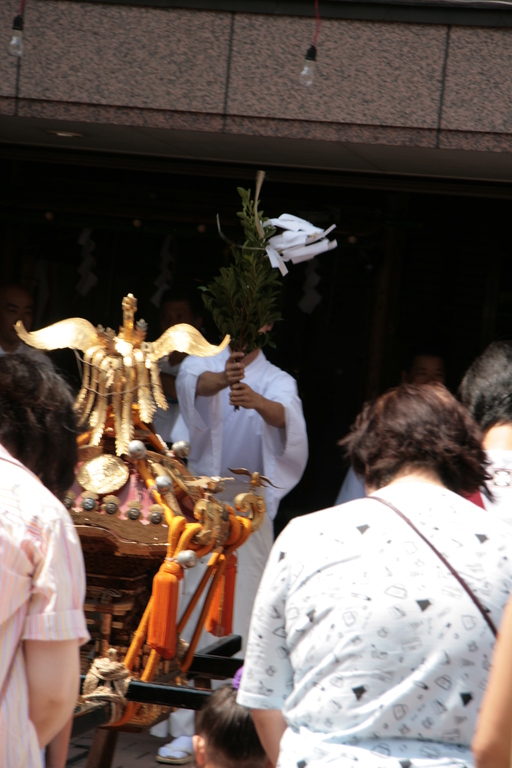 [Picture: Welcoming the mikoshi 2]