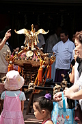 [Picture: The mikoshi enters]