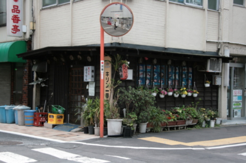 [Picture: Restaurant with mirror]