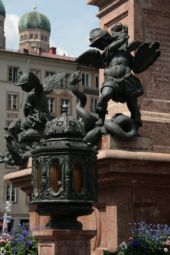 [Picture: Statue 2]