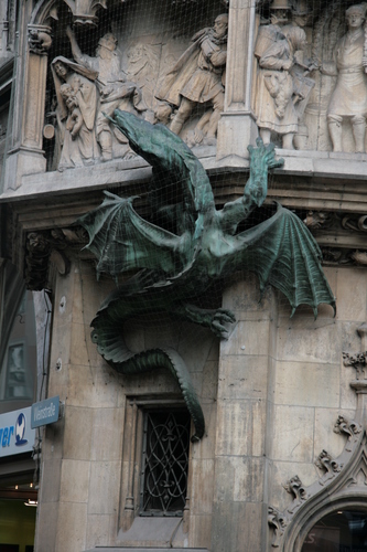 [Picture: Dragon sculpture]
