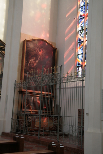 [Picture: Side chapel]