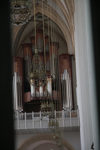 [Picture: Chandelier and Organ Pipes]