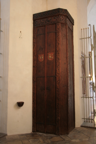 [Picture: Medieval Wardrobe]