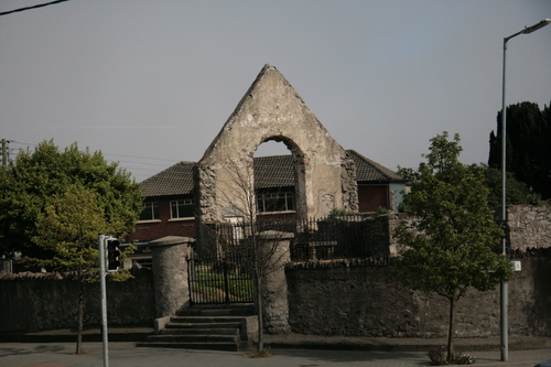 [Picture: Ruined chapel]