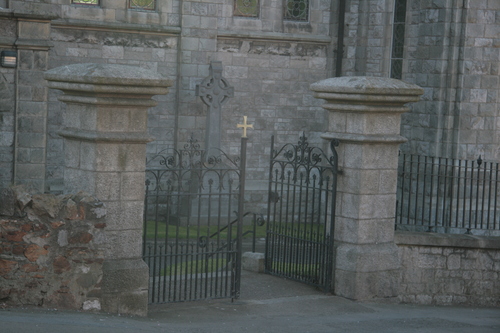 [Picture: Howth Church 3: monument]