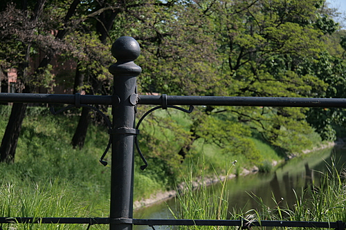 [Picture: iron fence]