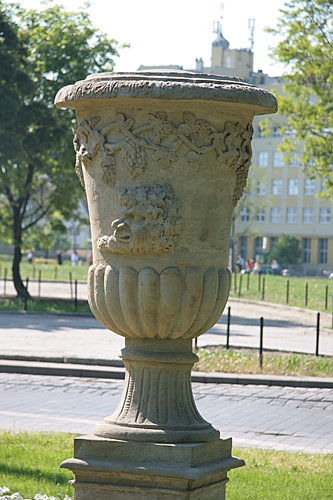 [Picture: Urn]