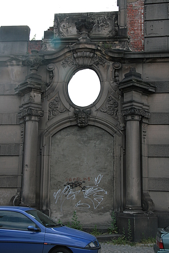 [Picture: Old entrance-way 1]