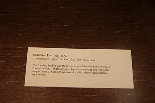 [Picture: Standard Folding Typewriter 1 (1907) 3: caption]